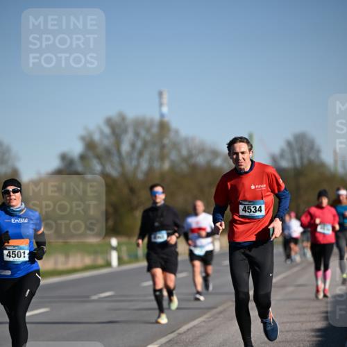 06.04.2025 - 44. Internationalen Wilhelmsburger Insellauf Dr. Thomas Lammeyer http://msf.ph/oto/7552994 06.04.2025 09:27:10 Laufen 4534, 4501 meine-sportfotos.de