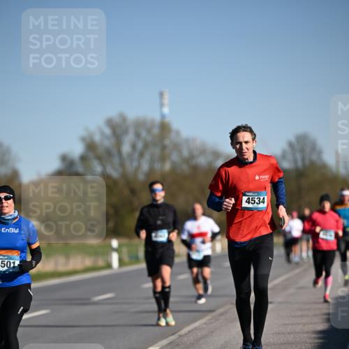 06.04.2025 - 44. Internationalen Wilhelmsburger Insellauf Dr. Thomas Lammeyer http://msf.ph/oto/7552996 06.04.2025 09:27:11 Laufen 501, 4534 meine-sportfotos.de