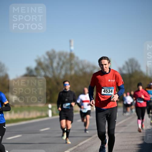 06.04.2025 - 44. Internationalen Wilhelmsburger Insellauf Dr. Thomas Lammeyer http://msf.ph/oto/7553000 06.04.2025 09:27:11 Laufen 4534 meine-sportfotos.de