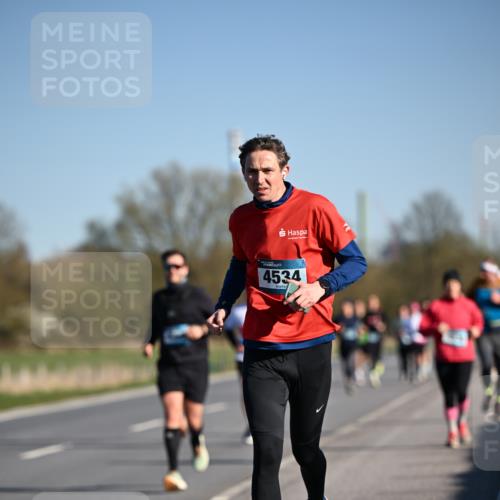 06.04.2025 - 44. Internationalen Wilhelmsburger Insellauf Dr. Thomas Lammeyer http://msf.ph/oto/7553015 06.04.2025 09:27:12 Laufen 4534 meine-sportfotos.de