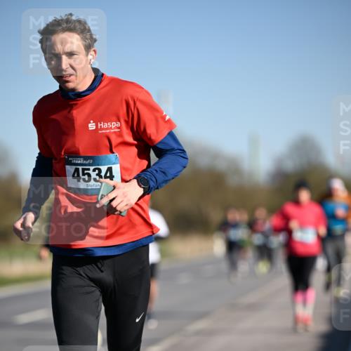 06.04.2025 - 44. Internationalen Wilhelmsburger Insellauf Dr. Thomas Lammeyer http://msf.ph/oto/7553030 06.04.2025 09:27:13 Laufen 4534 meine-sportfotos.de