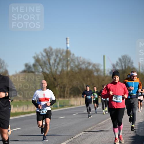 06.04.2025 - 44. Internationalen Wilhelmsburger Insellauf Dr. Thomas Lammeyer http://msf.ph/oto/7553034 06.04.2025 09:27:15 Laufen 4233, 4530 meine-sportfotos.de