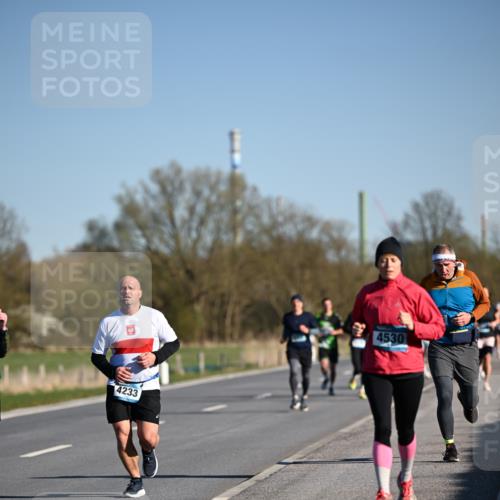 06.04.2025 - 44. Internationalen Wilhelmsburger Insellauf Dr. Thomas Lammeyer http://msf.ph/oto/7553041 06.04.2025 09:27:15 Laufen 4233, 4530 meine-sportfotos.de