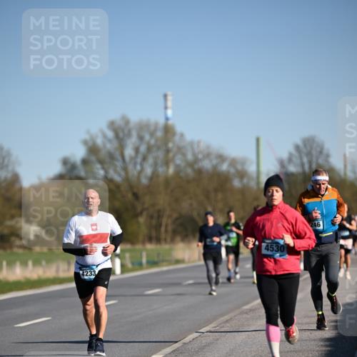 06.04.2025 - 44. Internationalen Wilhelmsburger Insellauf Dr. Thomas Lammeyer http://msf.ph/oto/7553043 06.04.2025 09:27:15 Laufen 4233, 4530, 246 meine-sportfotos.de