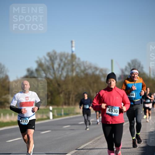 06.04.2025 - 44. Internationalen Wilhelmsburger Insellauf Dr. Thomas Lammeyer http://msf.ph/oto/7553055 06.04.2025 09:27:16 Laufen 4233, 4530, 4246 meine-sportfotos.de