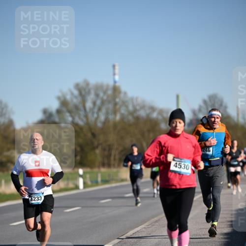 06.04.2025 - 44. Internationalen Wilhelmsburger Insellauf Dr. Thomas Lammeyer http://msf.ph/oto/7553057 06.04.2025 09:27:16 Laufen 4233, 4530, 246 meine-sportfotos.de