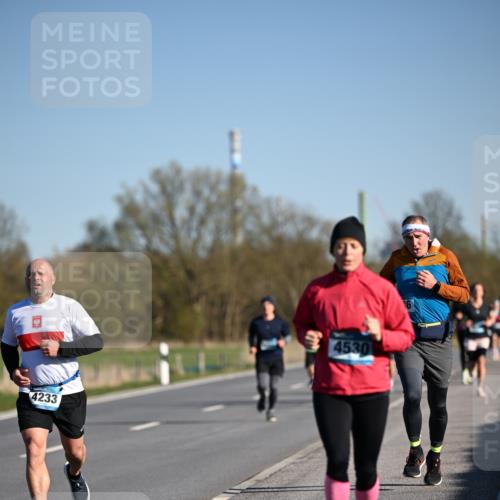 06.04.2025 - 44. Internationalen Wilhelmsburger Insellauf Dr. Thomas Lammeyer http://msf.ph/oto/7553061 06.04.2025 09:27:16 Laufen 4233, 4530, 16 meine-sportfotos.de