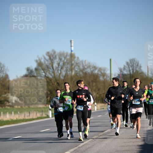 06.04.2025 - 44. Internationalen Wilhelmsburger Insellauf Dr. Thomas Lammeyer http://msf.ph/oto/7553134 06.04.2025 09:27:23 Laufen 4465, 10, 5198, 3142, 3324, 368 meine-sportfotos.de