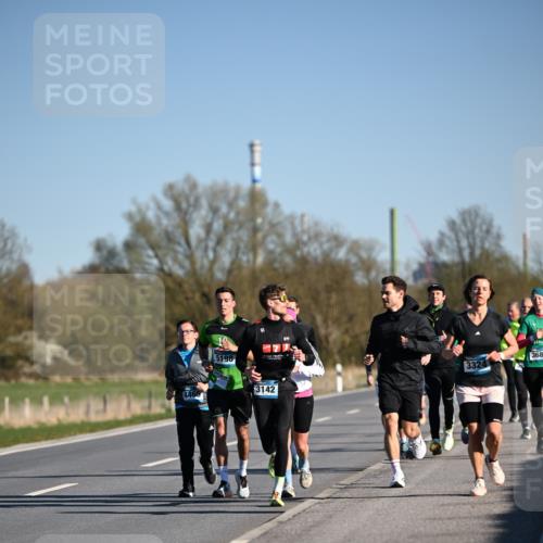 06.04.2025 - 44. Internationalen Wilhelmsburger Insellauf Dr. Thomas Lammeyer http://msf.ph/oto/7553140 06.04.2025 09:27:23 Laufen 4465, 1, 5198, 3142, 3324, 3687 meine-sportfotos.de