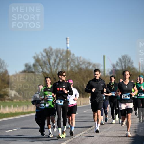 06.04.2025 - 44. Internationalen Wilhelmsburger Insellauf Dr. Thomas Lammeyer http://msf.ph/oto/7553149 06.04.2025 09:27:24 Laufen 446, 10, 5198, 94, 3142, 278, 3687, 3324 meine-sportfotos.de