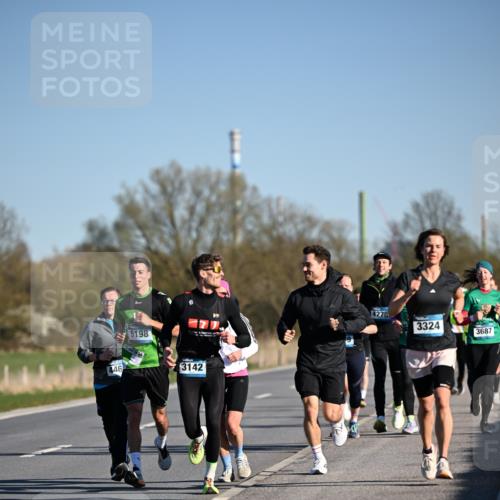 06.04.2025 - 44. Internationalen Wilhelmsburger Insellauf Dr. Thomas Lammeyer http://msf.ph/oto/7553157 06.04.2025 09:27:25 Laufen 446, 5198, 3142, 4278, 3324, 3687 meine-sportfotos.de