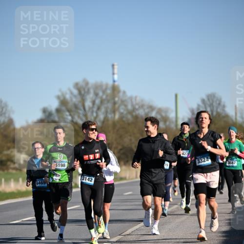 06.04.2025 - 44. Internationalen Wilhelmsburger Insellauf Dr. Thomas Lammeyer http://msf.ph/oto/7553163 06.04.2025 09:27:25 Laufen 4465, 10, 5198, 94, 3142, 79, 427, 3324, 3687 meine-sportfotos.de