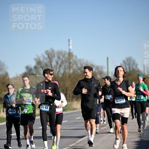 06.04.2025 - 44. Internationalen Wilhelmsburger Insellauf Dr. Thomas Lammeyer http://msf.ph/oto/7553172 06.04.2025 09:27:26 Laufen 4465, 10, 5198, 94, 3142, 4278, 3324, 3687 meine-sportfotos.de