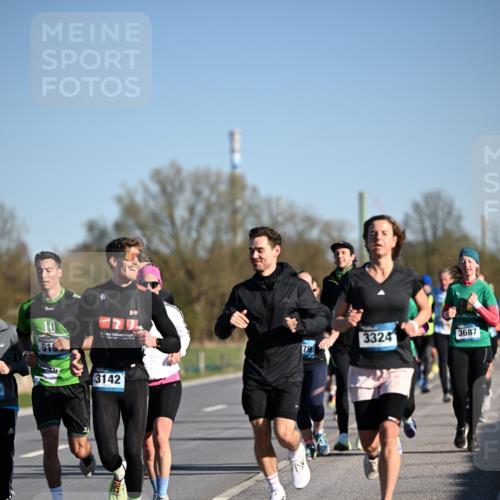 06.04.2025 - 44. Internationalen Wilhelmsburger Insellauf Dr. Thomas Lammeyer http://msf.ph/oto/7553180 06.04.2025 09:27:26 Laufen 10, 519, 94, 3142, 3324, 3687 meine-sportfotos.de