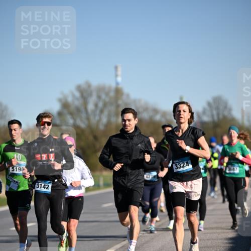 06.04.2025 - 44. Internationalen Wilhelmsburger Insellauf Dr. Thomas Lammeyer http://msf.ph/oto/7553182 06.04.2025 09:27:27 Laufen 10, 5198, 94, 3142, 421, 3324 meine-sportfotos.de