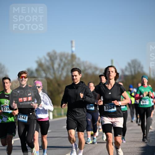 06.04.2025 - 44. Internationalen Wilhelmsburger Insellauf Dr. Thomas Lammeyer http://msf.ph/oto/7553184 06.04.2025 09:27:27 Laufen 10, 5198, 945, 3142, 4279, 3324, 3687 meine-sportfotos.de