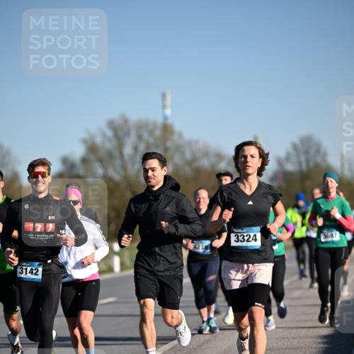 06.04.2025 - 44. Internationalen Wilhelmsburger Insellauf Dr. Thomas Lammeyer http://msf.ph/oto/7553187 06.04.2025 09:27:27 Laufen 3324, 3142, 3687 meine-sportfotos.de