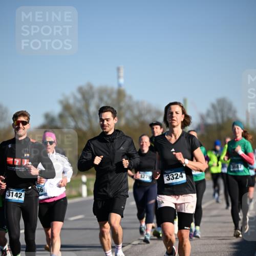 06.04.2025 - 44. Internationalen Wilhelmsburger Insellauf Dr. Thomas Lammeyer http://msf.ph/oto/7553190 06.04.2025 09:27:27 Laufen 4279, 3324, 3142 meine-sportfotos.de