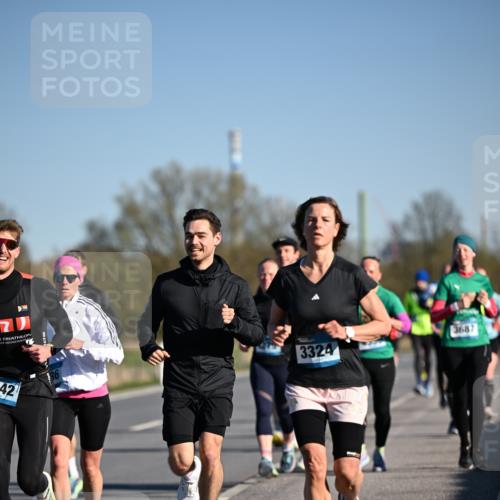 06.04.2025 - 44. Internationalen Wilhelmsburger Insellauf Dr. Thomas Lammeyer http://msf.ph/oto/7553193 06.04.2025 09:27:27 Laufen 42, 3324, 3687 meine-sportfotos.de