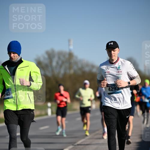06.04.2025 - 44. Internationalen Wilhelmsburger Insellauf Dr. Thomas Lammeyer http://msf.ph/oto/7553324 06.04.2025 09:27:40 Laufen 143, 4295 meine-sportfotos.de