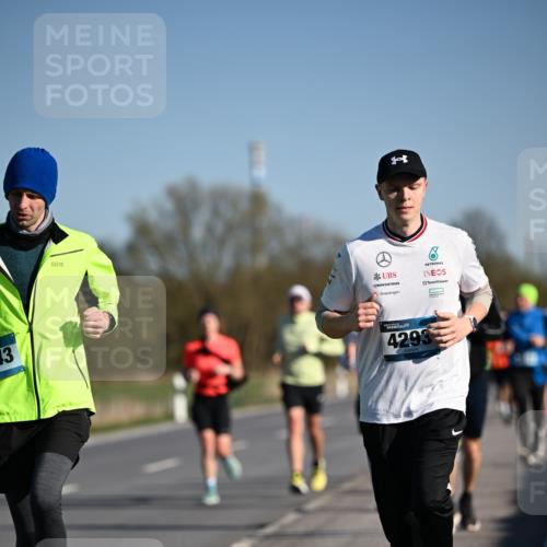 06.04.2025 - 44. Internationalen Wilhelmsburger Insellauf Dr. Thomas Lammeyer http://msf.ph/oto/7553328 06.04.2025 09:27:40 Laufen 43, 4293 meine-sportfotos.de