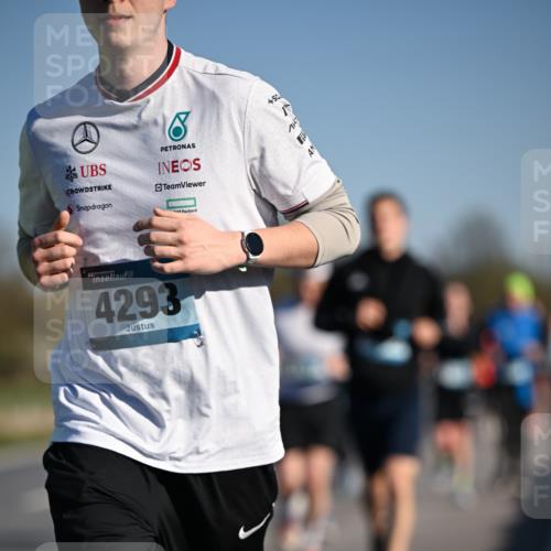 06.04.2025 - 44. Internationalen Wilhelmsburger Insellauf Dr. Thomas Lammeyer http://msf.ph/oto/7553354 06.04.2025 09:27:42 Laufen 16, 4293, 450 meine-sportfotos.de