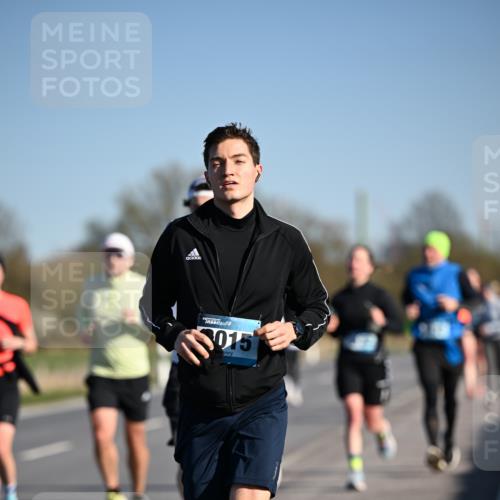 06.04.2025 - 44. Internationalen Wilhelmsburger Insellauf Dr. Thomas Lammeyer http://msf.ph/oto/7553372 06.04.2025 09:27:43 Laufen 015 meine-sportfotos.de