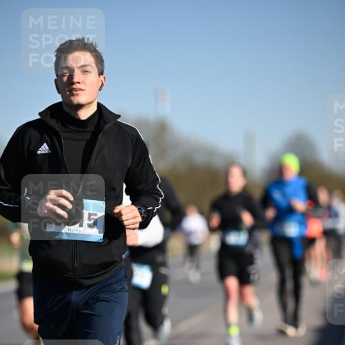 06.04.2025 - 44. Internationalen Wilhelmsburger Insellauf Dr. Thomas Lammeyer http://msf.ph/oto/7553382 06.04.2025 09:27:44 Laufen 15 meine-sportfotos.de