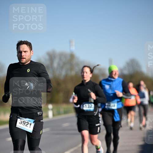 06.04.2025 - 44. Internationalen Wilhelmsburger Insellauf Dr. Thomas Lammeyer http://msf.ph/oto/7553399 06.04.2025 09:27:45 Laufen 3921, 6132 meine-sportfotos.de