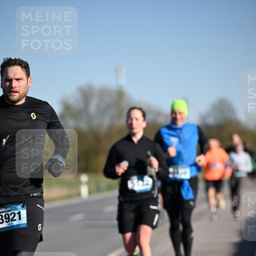 06.04.2025 - 44. Internationalen Wilhelmsburger Insellauf Dr. Thomas Lammeyer http://msf.ph/oto/7553405 06.04.2025 09:27:46 Laufen 3921 meine-sportfotos.de