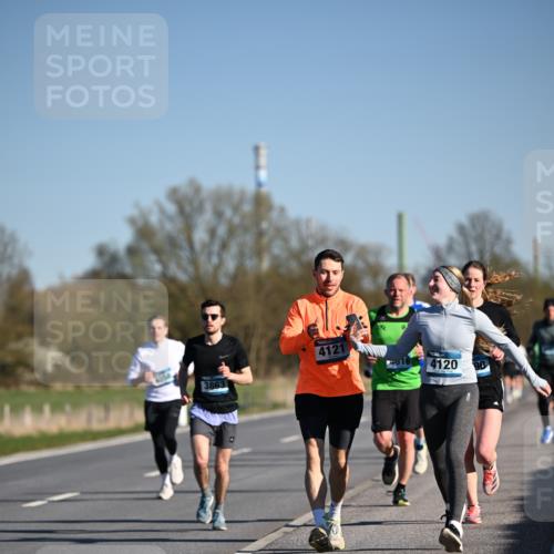06.04.2025 - 44. Internationalen Wilhelmsburger Insellauf Dr. Thomas Lammeyer http://msf.ph/oto/7553451 06.04.2025 09:27:50 Laufen 3863, 4121, 016, 4120 meine-sportfotos.de