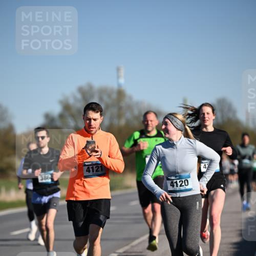 06.04.2025 - 44. Internationalen Wilhelmsburger Insellauf Dr. Thomas Lammeyer http://msf.ph/oto/7553480 06.04.2025 09:27:52 Laufen 386, 4121, 4120, 42 meine-sportfotos.de