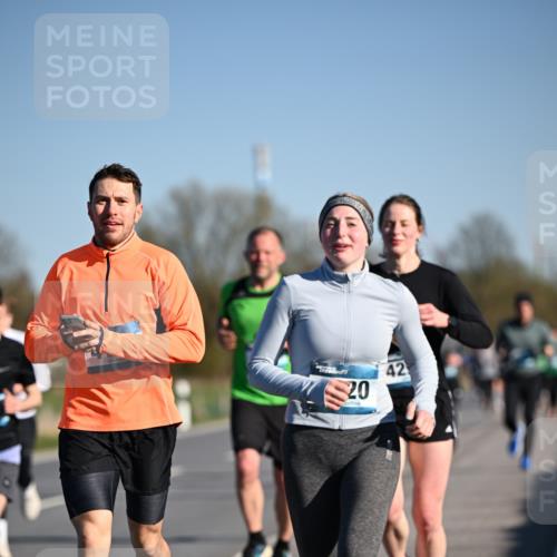 06.04.2025 - 44. Internationalen Wilhelmsburger Insellauf Dr. Thomas Lammeyer http://msf.ph/oto/7553492 06.04.2025 09:27:53 Laufen 20, 42 meine-sportfotos.de