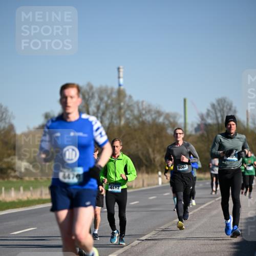 06.04.2025 - 44. Internationalen Wilhelmsburger Insellauf Dr. Thomas Lammeyer http://msf.ph/oto/7553528 06.04.2025 09:27:56 Laufen 447, 4412, 4067, 401 meine-sportfotos.de