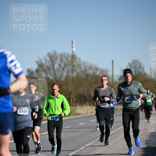 06.04.2025 - 44. Internationalen Wilhelmsburger Insellauf Dr. Thomas Lammeyer http://msf.ph/oto/7553547 06.04.2025 09:27:57 Laufen 88, 5188, 94412, 4067, 4481 meine-sportfotos.de