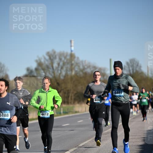06.04.2025 - 44. Internationalen Wilhelmsburger Insellauf Dr. Thomas Lammeyer http://msf.ph/oto/7553554 06.04.2025 09:27:58 Laufen 4412, 5188, 406, 4481 meine-sportfotos.de