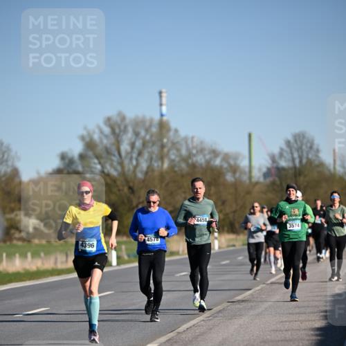 06.04.2025 - 44. Internationalen Wilhelmsburger Insellauf Dr. Thomas Lammeyer http://msf.ph/oto/7553616 06.04.2025 09:28:03 Laufen 4396, 4578, 4458, 3574 meine-sportfotos.de