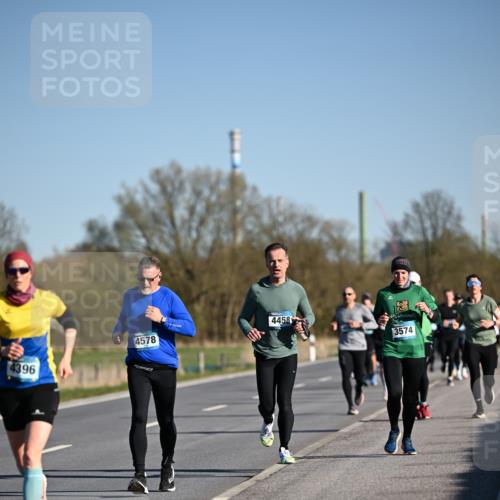06.04.2025 - 44. Internationalen Wilhelmsburger Insellauf Dr. Thomas Lammeyer http://msf.ph/oto/7553634 06.04.2025 09:28:05 Laufen 4396, 4578, 4458, 3574 meine-sportfotos.de