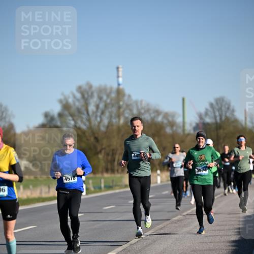 06.04.2025 - 44. Internationalen Wilhelmsburger Insellauf Dr. Thomas Lammeyer http://msf.ph/oto/7553638 06.04.2025 09:28:05 Laufen 96, 4578, 3574 meine-sportfotos.de