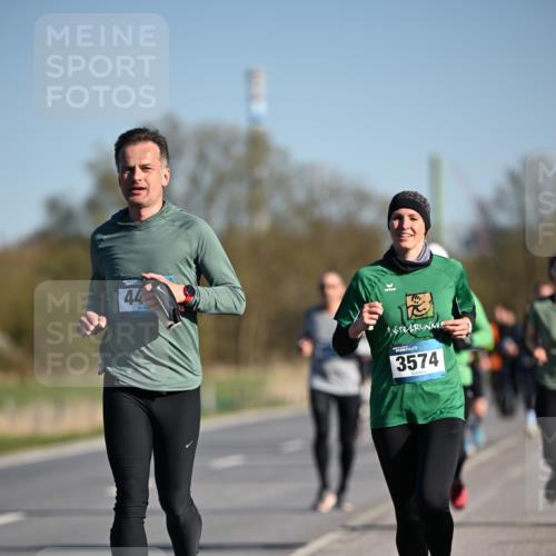 06.04.2025 - 44. Internationalen Wilhelmsburger Insellauf Dr. Thomas Lammeyer http://msf.ph/oto/7553655 06.04.2025 09:28:08 Laufen 44, 12, 3574 meine-sportfotos.de