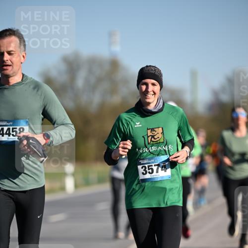 06.04.2025 - 44. Internationalen Wilhelmsburger Insellauf Dr. Thomas Lammeyer http://msf.ph/oto/7553673 06.04.2025 09:28:09 Laufen 4458, 3574 meine-sportfotos.de