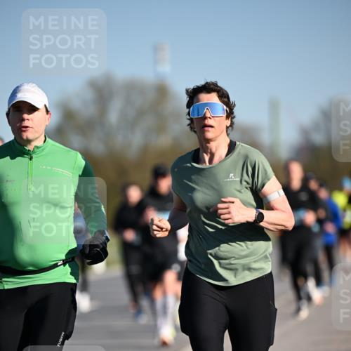 06.04.2025 - 44. Internationalen Wilhelmsburger Insellauf Dr. Thomas Lammeyer http://msf.ph/oto/7553705 06.04.2025 09:28:13 Laufen  meine-sportfotos.de