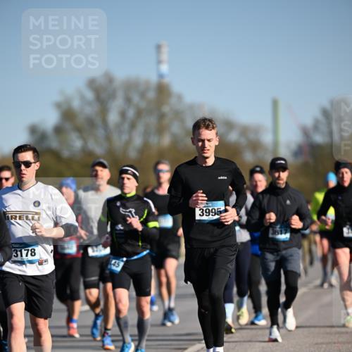 06.04.2025 - 44. Internationalen Wilhelmsburger Insellauf Dr. Thomas Lammeyer http://msf.ph/oto/7553725 06.04.2025 09:28:17 Laufen 3178, 45, 3995, 3617 meine-sportfotos.de
