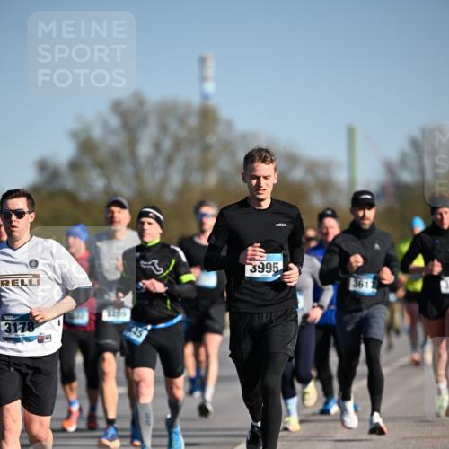 06.04.2025 - 44. Internationalen Wilhelmsburger Insellauf Dr. Thomas Lammeyer http://msf.ph/oto/7553727 06.04.2025 09:28:17 Laufen 3995, 3178, 3617 meine-sportfotos.de