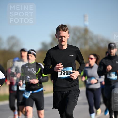 06.04.2025 - 44. Internationalen Wilhelmsburger Insellauf Dr. Thomas Lammeyer http://msf.ph/oto/7553740 06.04.2025 09:28:19 Laufen 3995, 5617 meine-sportfotos.de