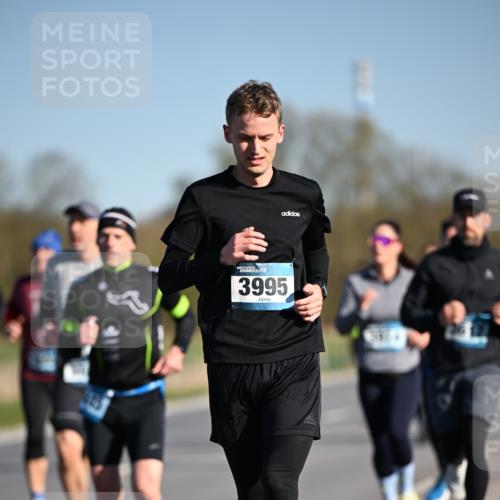 06.04.2025 - 44. Internationalen Wilhelmsburger Insellauf Dr. Thomas Lammeyer http://msf.ph/oto/7553742 06.04.2025 09:28:19 Laufen 3995 meine-sportfotos.de