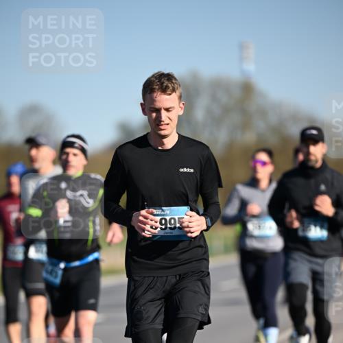 06.04.2025 - 44. Internationalen Wilhelmsburger Insellauf Dr. Thomas Lammeyer http://msf.ph/oto/7553745 06.04.2025 09:28:19 Laufen 9, 995 meine-sportfotos.de