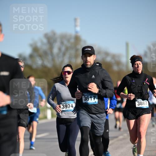 06.04.2025 - 44. Internationalen Wilhelmsburger Insellauf Dr. Thomas Lammeyer http://msf.ph/oto/7553747 06.04.2025 09:28:20 Laufen 3974, 3617, 3867 meine-sportfotos.de