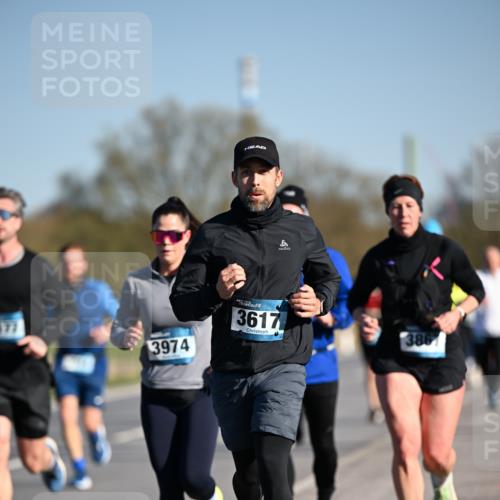 06.04.2025 - 44. Internationalen Wilhelmsburger Insellauf Dr. Thomas Lammeyer http://msf.ph/oto/7553754 06.04.2025 09:28:20 Laufen 3974, 3617, 8, 386 meine-sportfotos.de