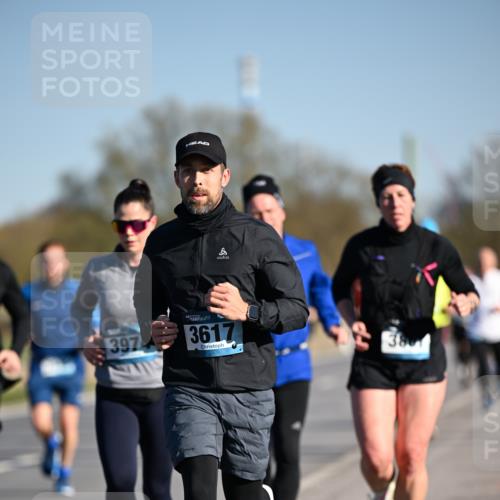 06.04.2025 - 44. Internationalen Wilhelmsburger Insellauf Dr. Thomas Lammeyer http://msf.ph/oto/7553760 06.04.2025 09:28:21 Laufen 397, 3617, 3801 meine-sportfotos.de